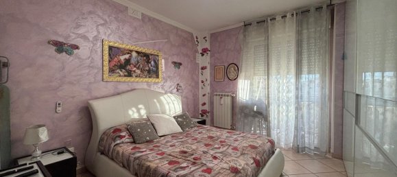 4-salle Appartement à Foggia, Italy No. 24540 3