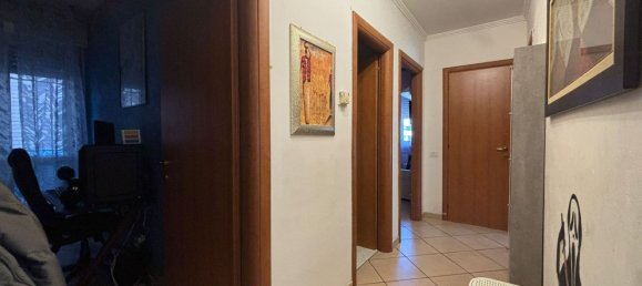 4-salle Appartement à Foggia, Italy No. 24540 24