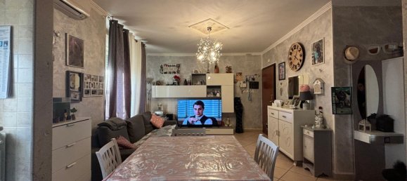 4-salle Appartement à Foggia, Italy No. 24540 15