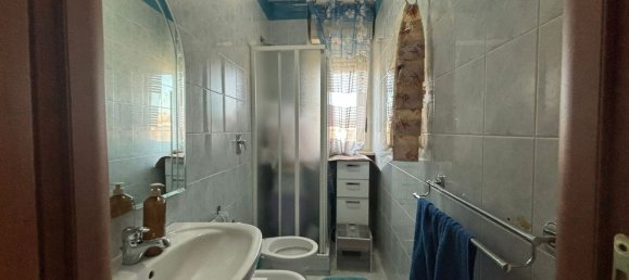 4-salle Appartement à Foggia, Italy No. 24540 44