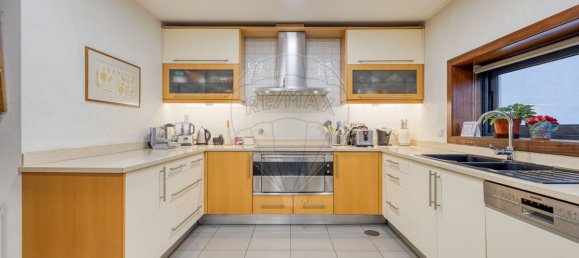 4 bedrooms House in Senhora da Hora, Portugal No. 16770 8