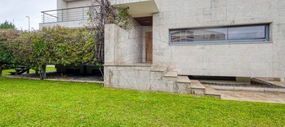 4 bedrooms House in Senhora da Hora, Portugal No. 16770 3