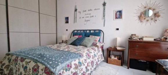 2 rooms Apartment in Genoa, Italy No. 150489 9
