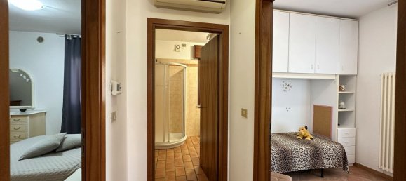3-salle Appartement à Caorle, Italy No. 270656 18