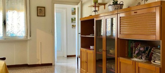 5 rooms Apartment in Parma, Italy No. 225859 2