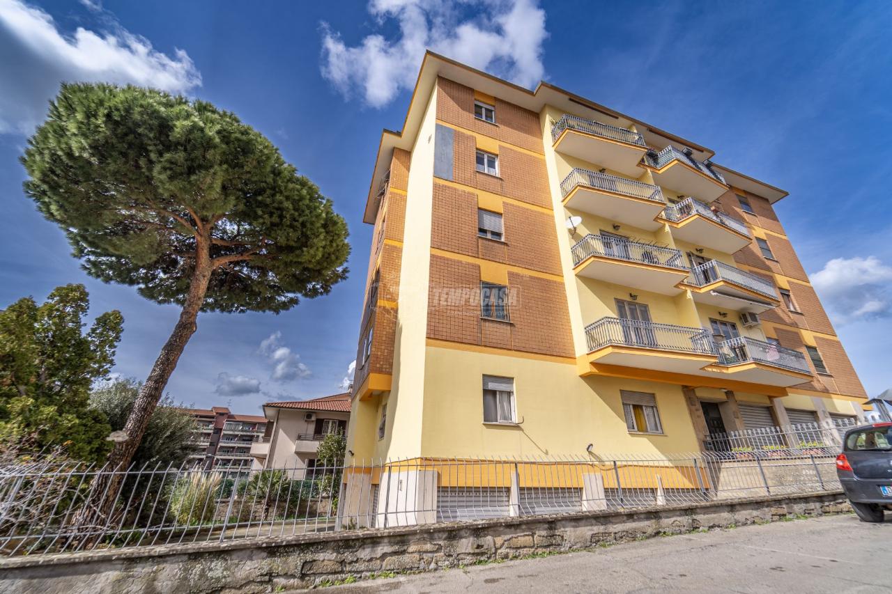 4 rooms Apartment in Viterbo, Italy No. 236923