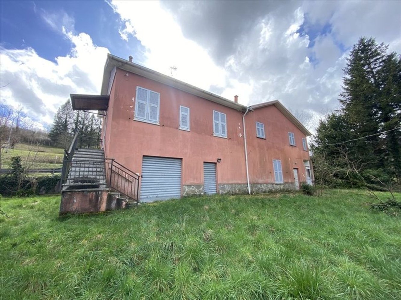 10 rooms House in Varese Ligure, Italy No. 77805