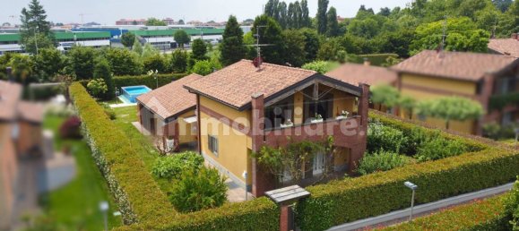 3 Schlafzimmer Villa in Mozzo, Italy, Nr. 295922 4