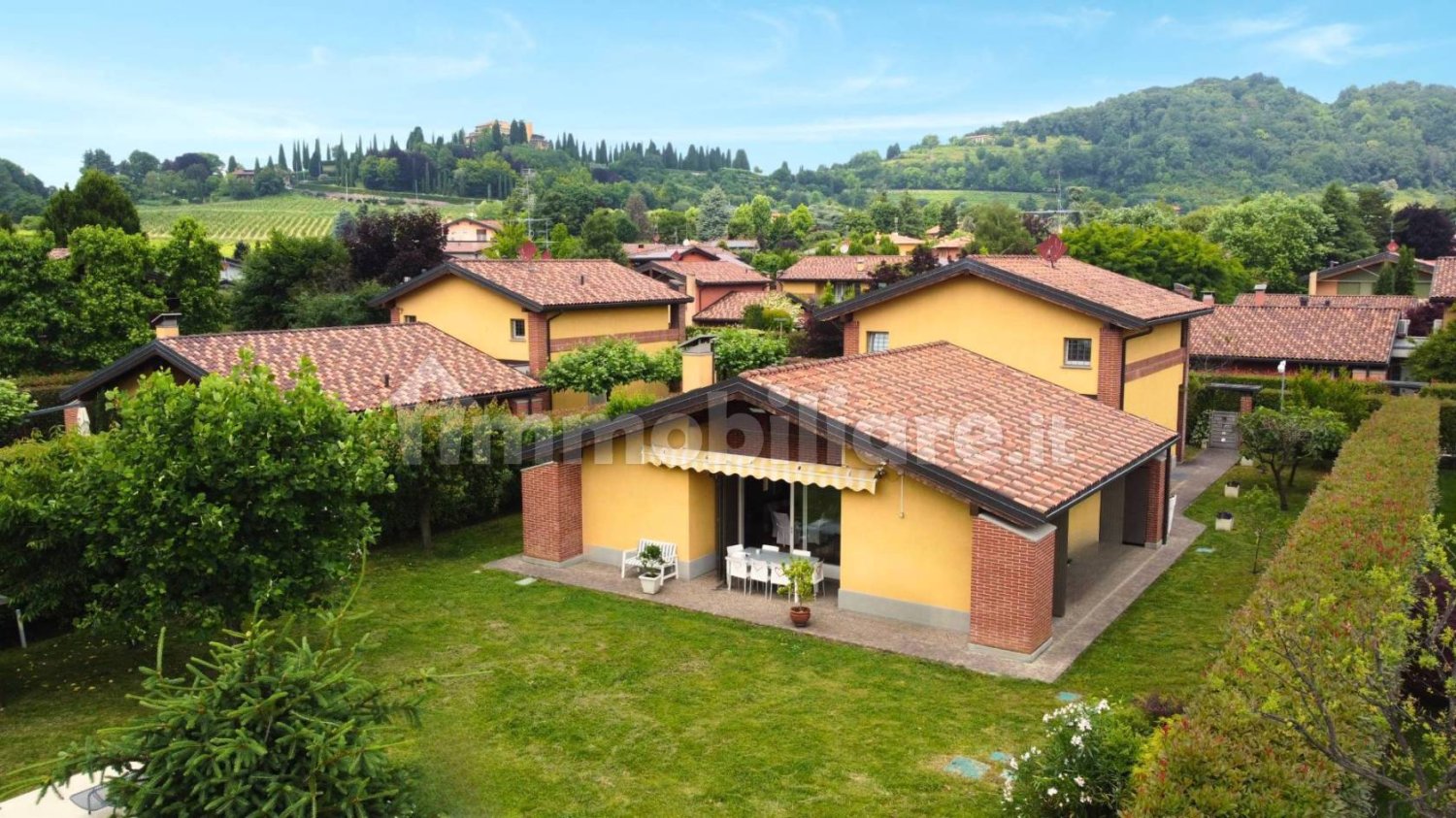 3 Schlafzimmer Villa in Mozzo, Italy, Nr. 295922