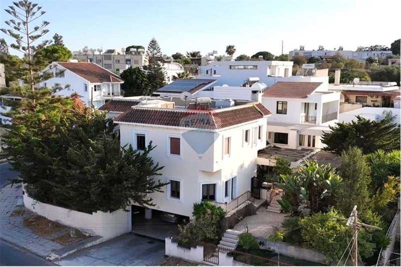 4 bedrooms House in Larnaca, Cyprus No. 13283