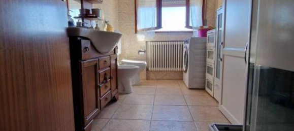 3 rooms Apartment in Maranello, Italy No. 35671 4