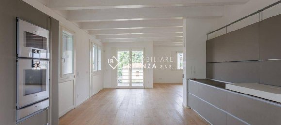 4 Schlafzimmer Penthouse in Biassono, Italy, Nr. 312993 7