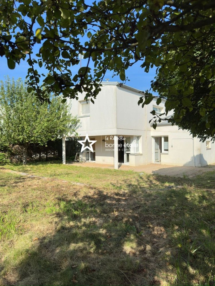 Casa de 4 dormitorios en Richebourg, France No. 252385