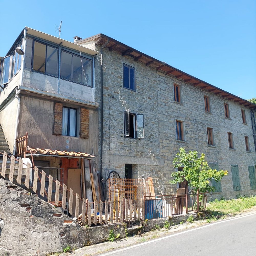 12 rooms House in Castiglione dei Pepoli, Italy No. 176913