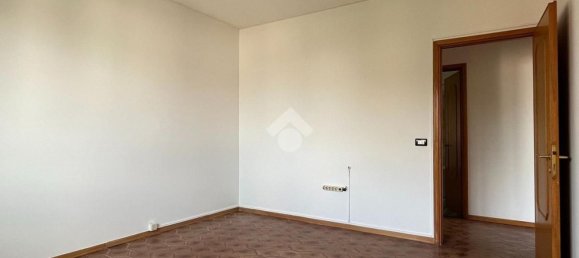 3 rooms Apartment in Cavriago, Italy No. 8063 14