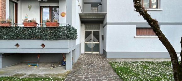 3 rooms Apartment in Cavriago, Italy No. 8063 27