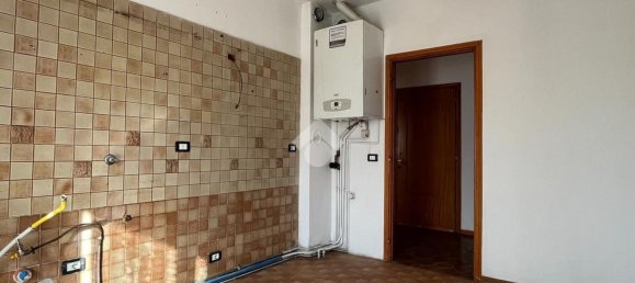 3 rooms Apartment in Cavriago, Italy No. 8063 9
