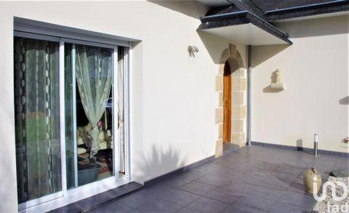 5 bedrooms House in Pleuven, France No. 4549