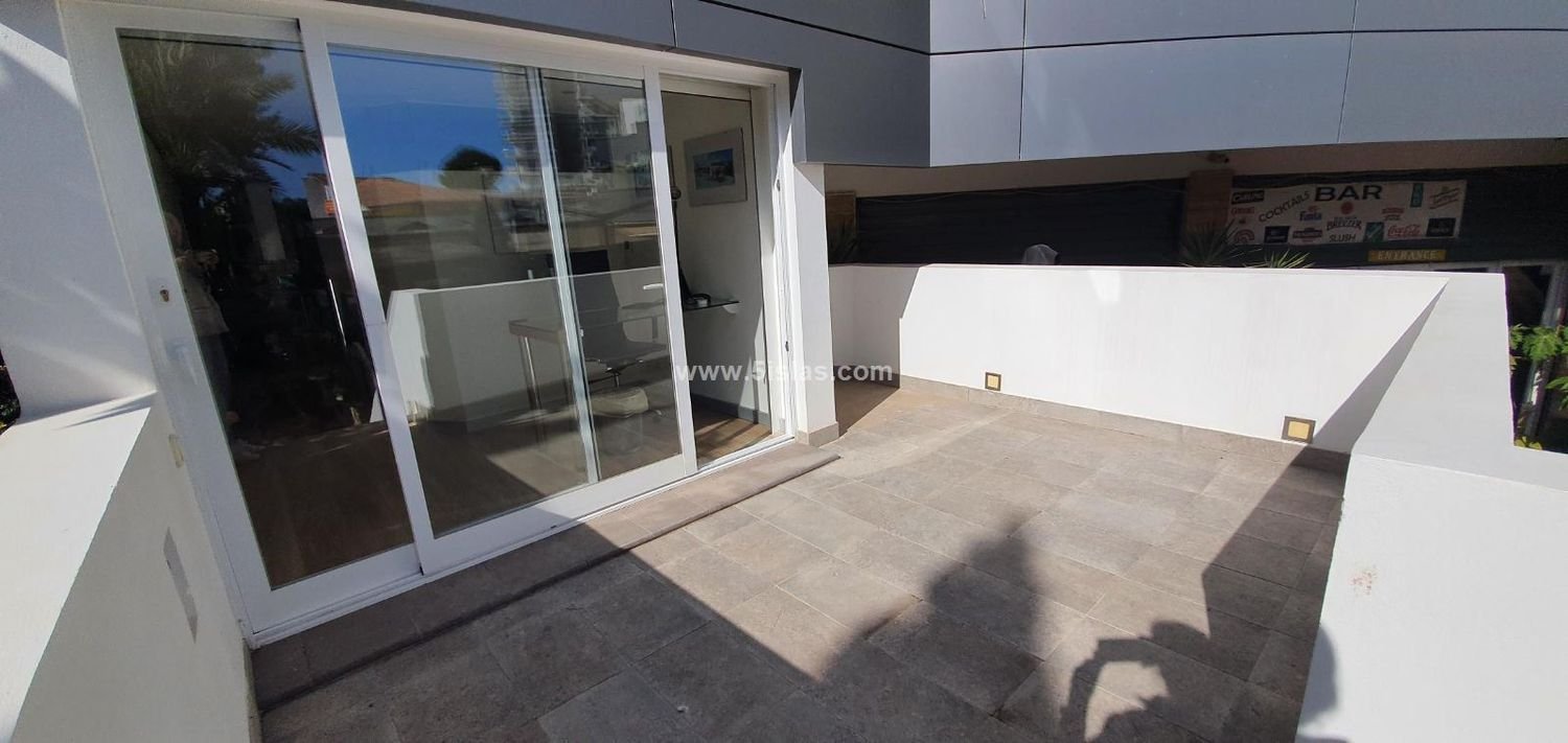 Propiedad comercial en Palmanova, Spain 75 m² No. 155346