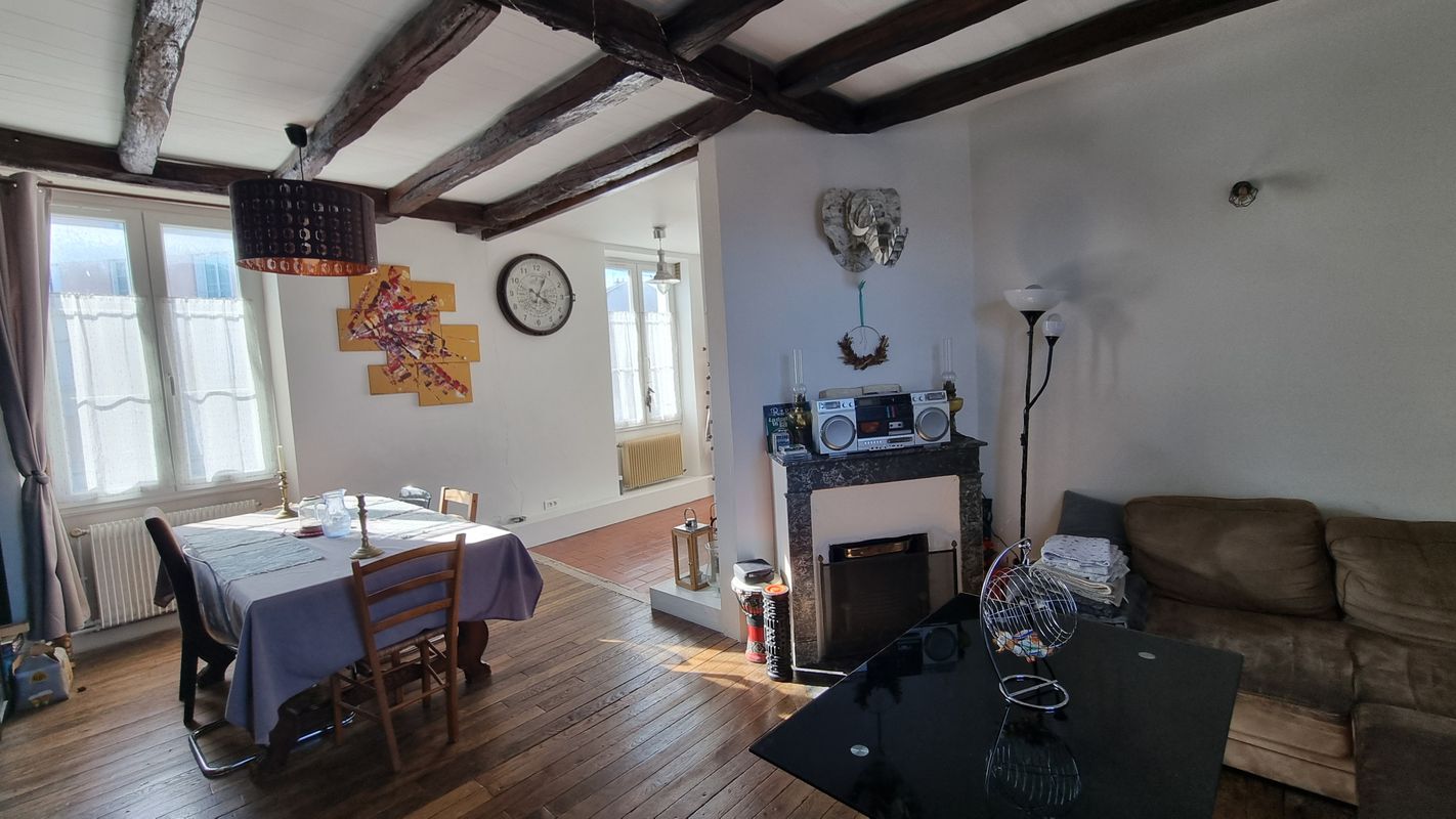 Apartamento de 3 dormitorios en Corbeil-Essonnes, France No. 137024