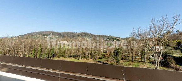 Apartamento de 3 dormitorios en Lucca, Italy No. 44588 28