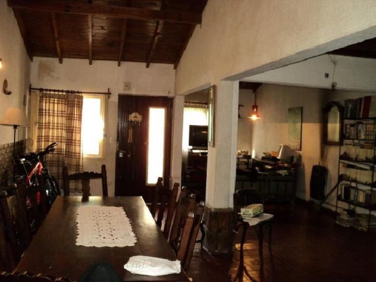 2 bedrooms House in Moron, Argentina No. 6339