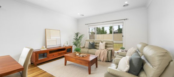 4 bedrooms House in Coombs, Australia No. 615 18