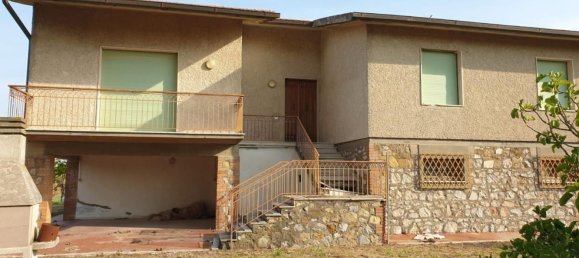 Дом с 11 комнатами в Гроссето, Италия № 49216 15