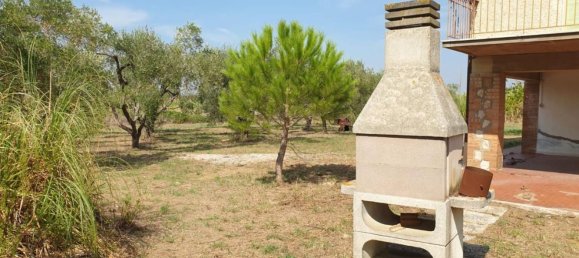 Дом с 11 комнатами в Гроссето, Италия № 49216 2