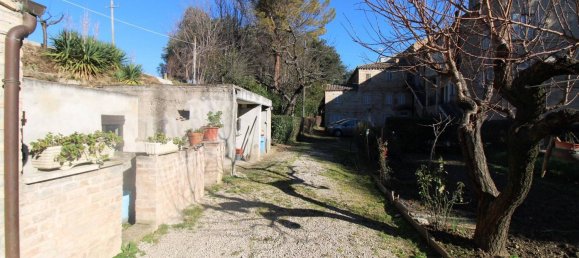 3 bedrooms House in Magliano di Tenna, Italy No. 352267 5