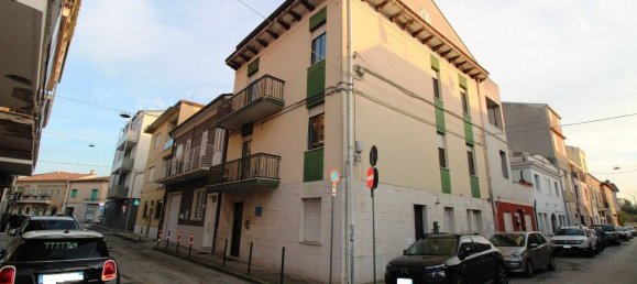 6 Schlafzimmer Haus in Civitanova Marche, Italy, Nr. 351495 3