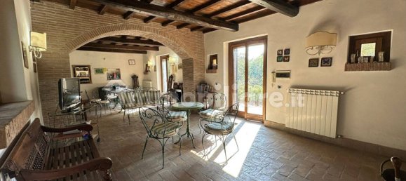 Villa de 3 dormitorios en Orte, Italy No. 164977 2