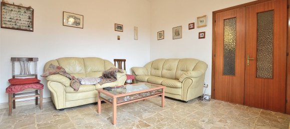 4 rooms Apartment in Monteriggioni, Italy No. 223390 2