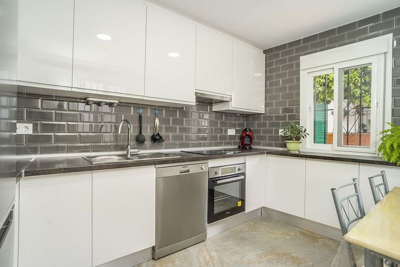 4 bedrooms Townhouse in Estepona, Spain No. 231707