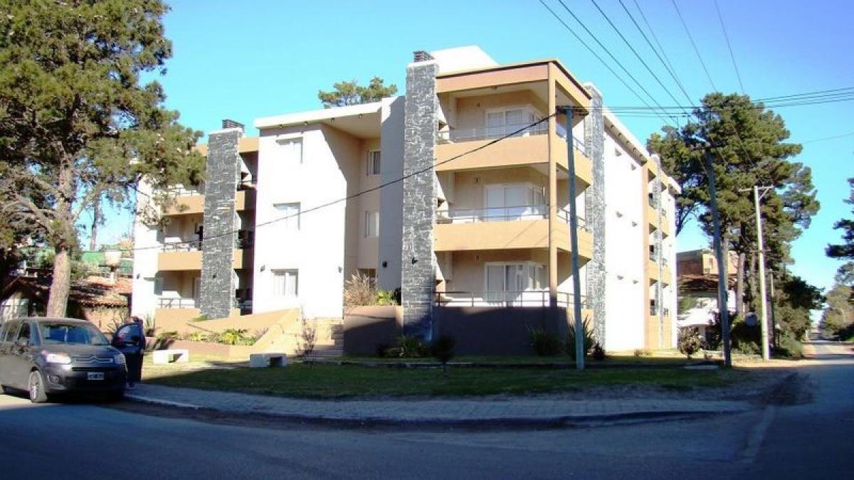 Apartamento de 2 dormitorios en Mar del Plata, Argentina No. 68305