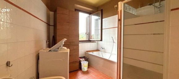 4 Schlafzimmer Wohnung in Lucca, Italy, Nr. 317196 9