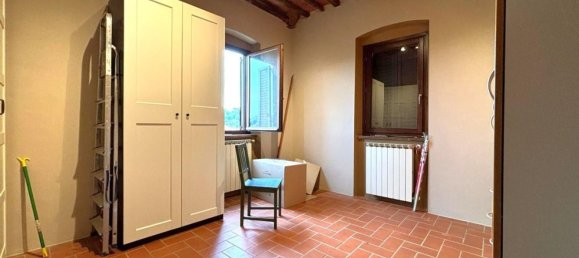 4 Schlafzimmer Wohnung in Lucca, Italy, Nr. 317196 12