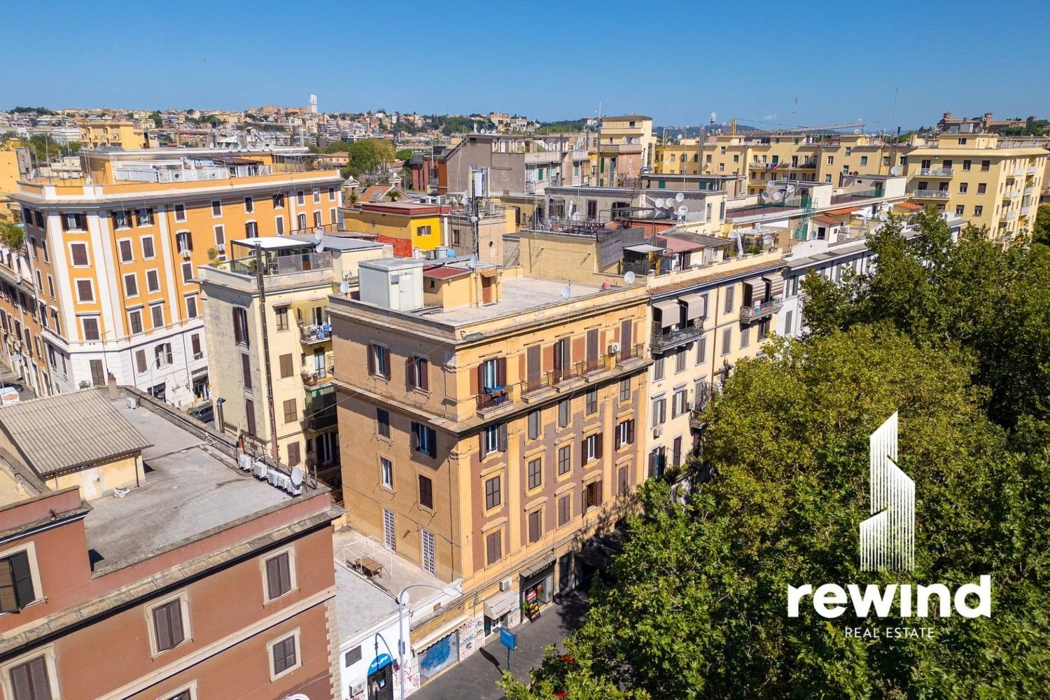 3 rooms Apartment in Rome, Italy No. 297260