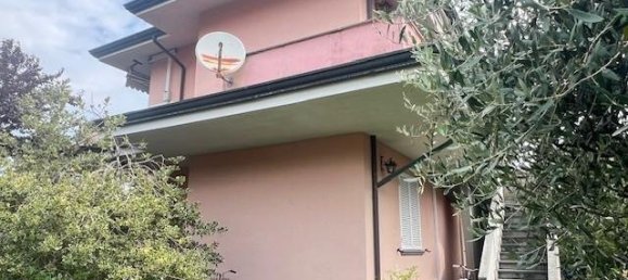 4 bedrooms House in Massa, Italy No. 295171 7