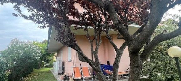 4 bedrooms House in Massa, Italy No. 295171 3