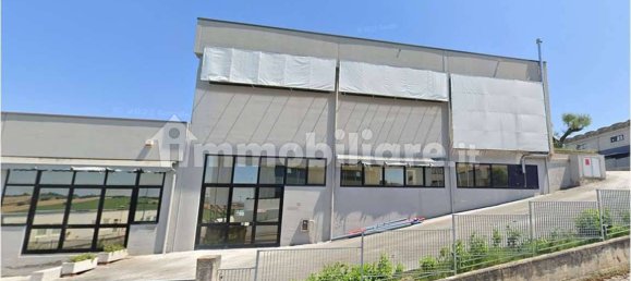 Склад с 5 комнатами в Филоттрано, Италия № 72666 3