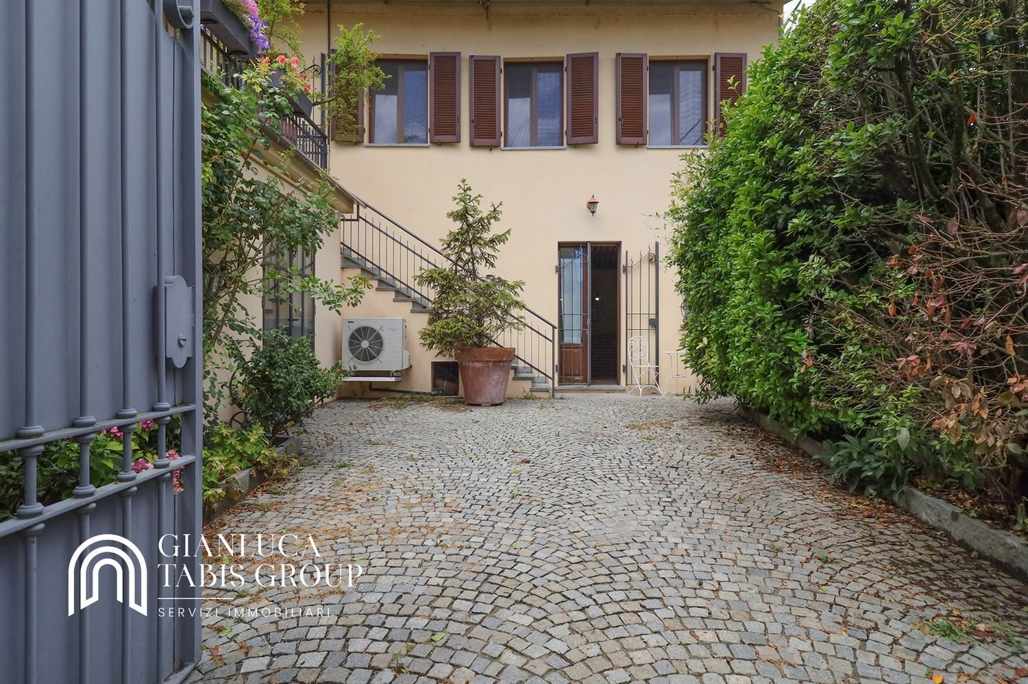 9 rooms House in Turin, Italy No. 298412