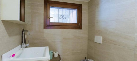 3 bedrooms House in San Martino di Venezze, Italy No. 263080 7