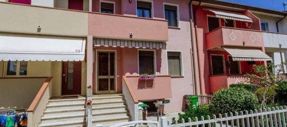 3 bedrooms House in San Martino di Venezze, Italy No. 263080 2