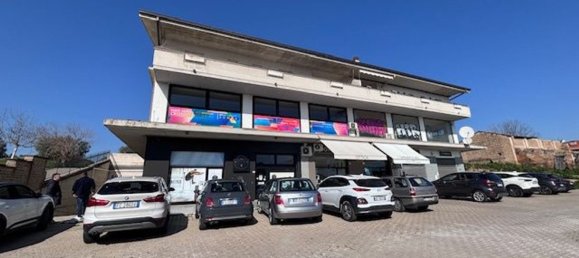 Gewerbliche Immobilie in Spoltore, Italy 446m², Nr. 114224 2