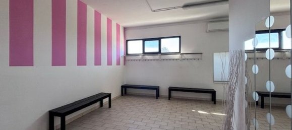 Gewerbliche Immobilie in Spoltore, Italy 446m², Nr. 114224 20