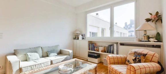 2 rooms Apartment in Neuilly-sur-Seine, France No. 105045 4