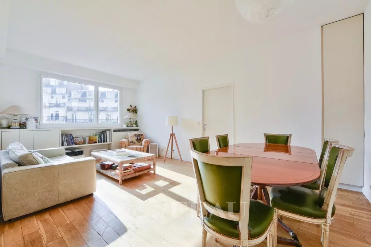 2 rooms Apartment in Neuilly-sur-Seine, France No. 105045