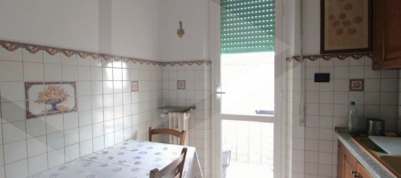 5 rooms Apartment in Pontedera, Italy No. 17134 5