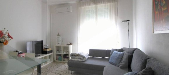 5 rooms Apartment in Pontedera, Italy No. 17134 2